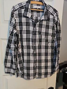 LOFT Women's Black & White Plaid Button-Down Shirt - Classic Check